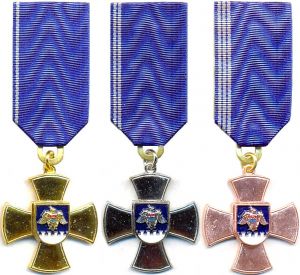  крест "за выслугу лет 1-ой, 2-ой и 3-ей степени" таможенной службы республики Молдова    ― 